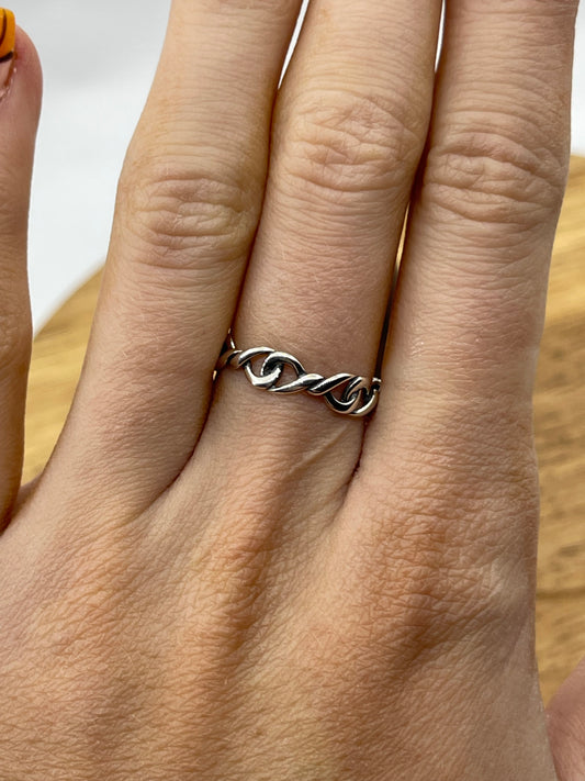 9.0 Chain Linked Ring