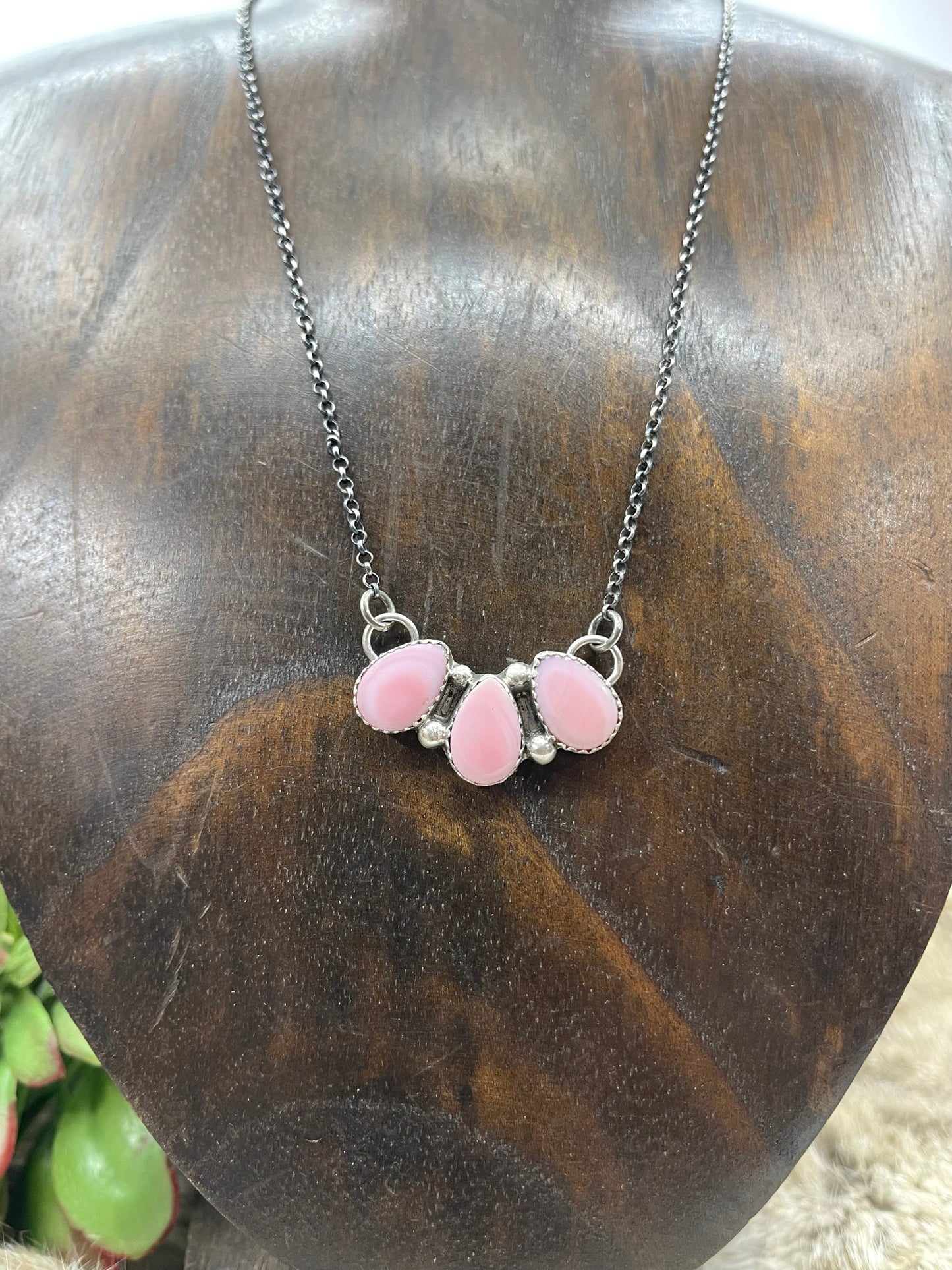 16" 3 Stone Pink Conch Shell Necklace