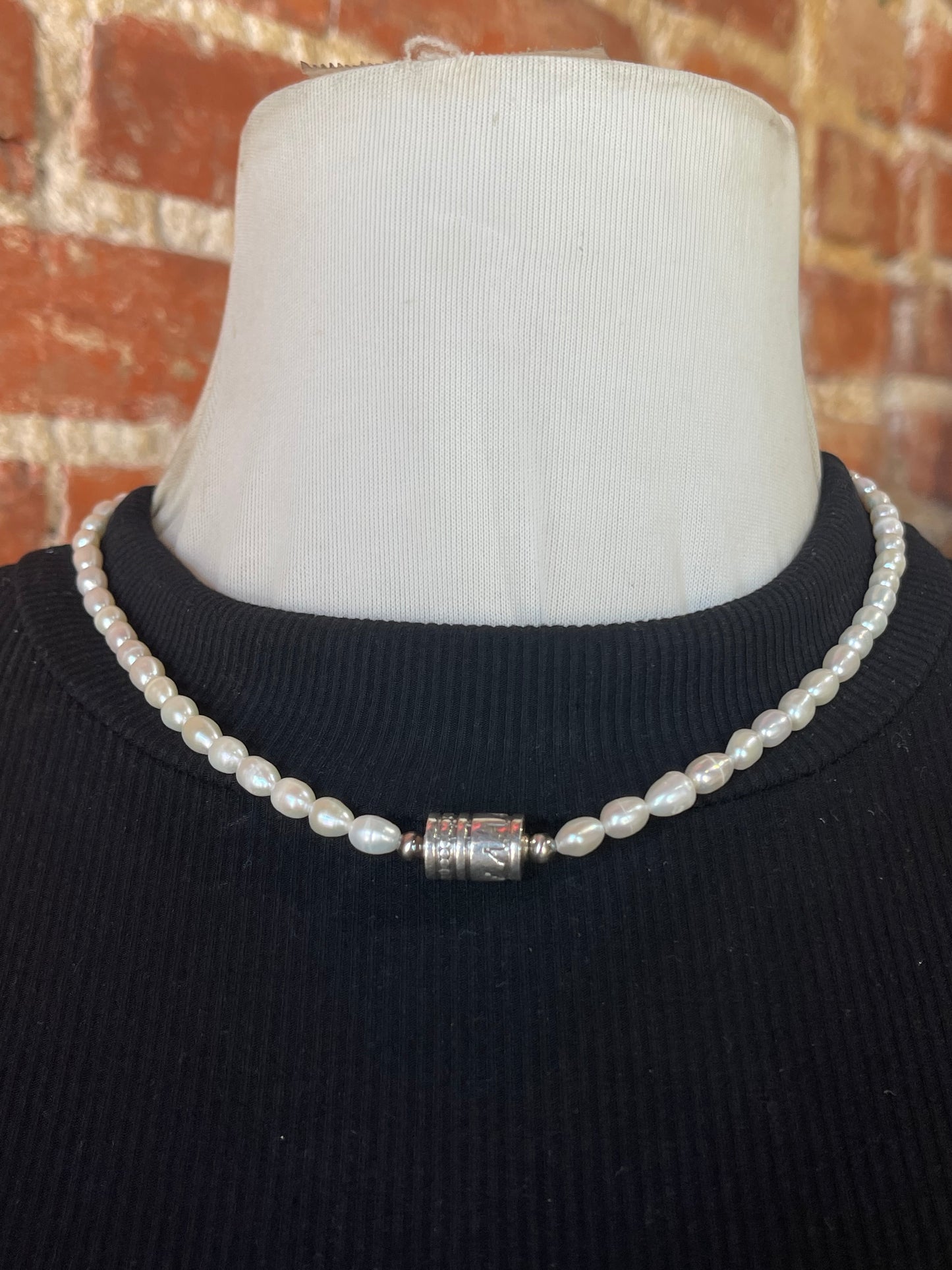 Fresh Water Pearls Necklace with Barrel Bead