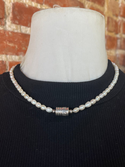 Fresh Water Pearls Necklace with Barrel Bead