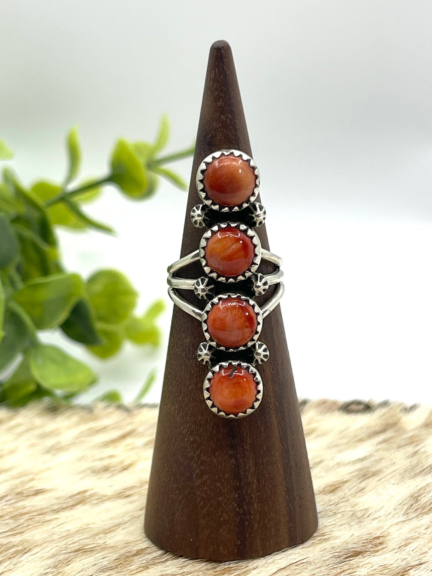 9.0 Spiny Oyster 4 Stone Ring