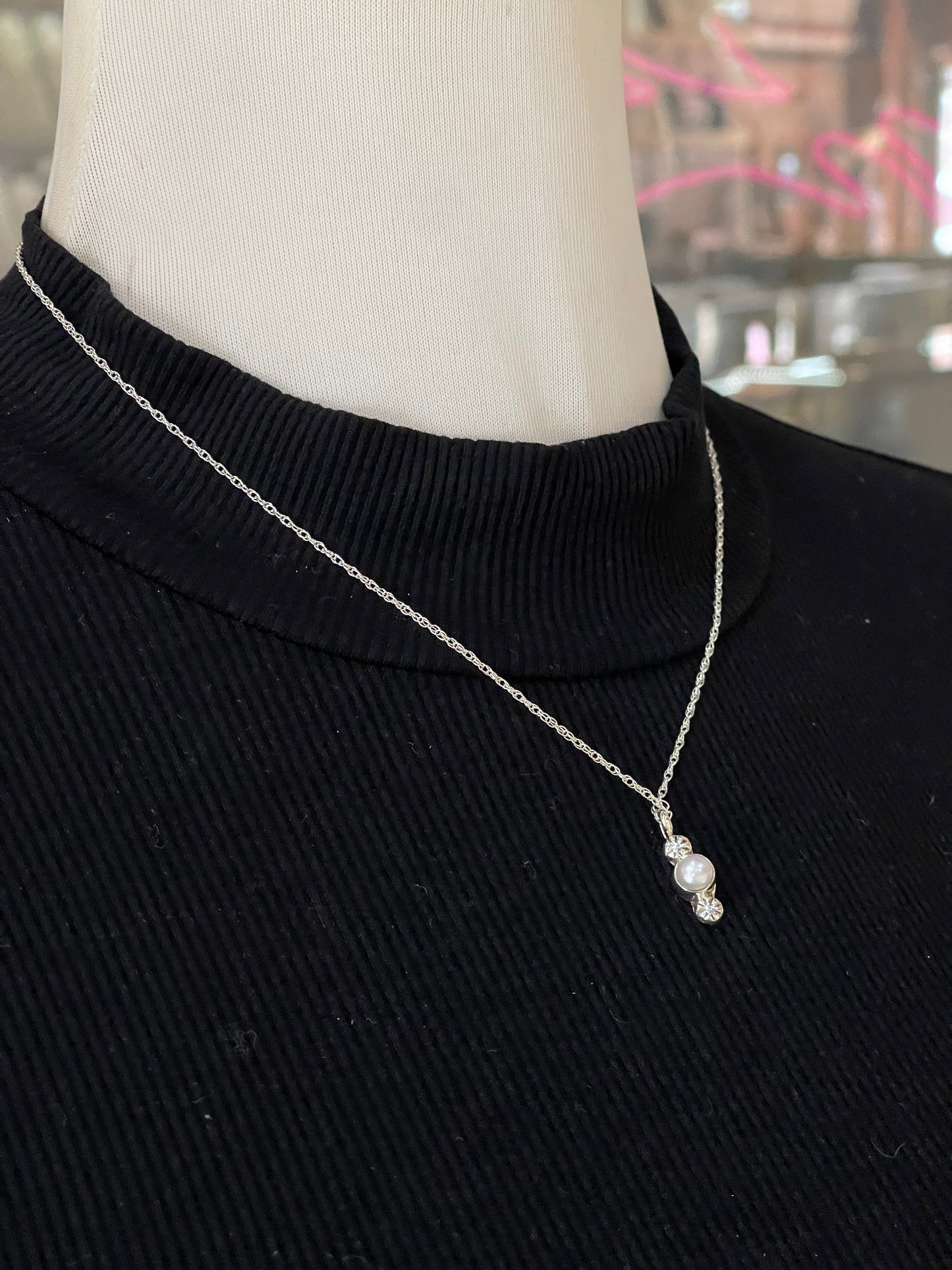 18" Dainty Freshwater Pearl Necklace, Navajo
