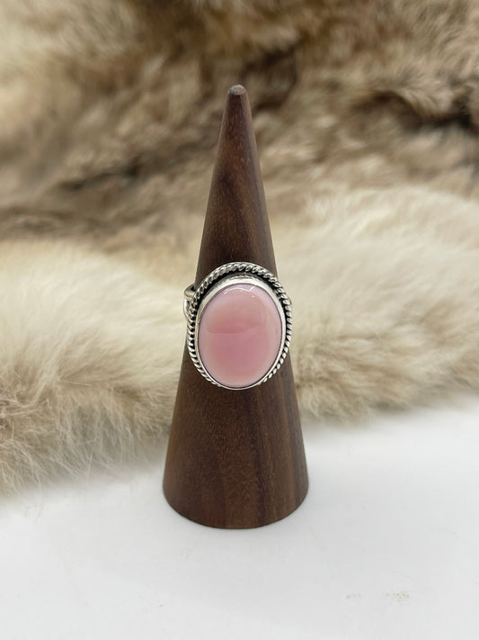 7.0 Oval Pink Conch Shell by Joelias Draper, Navajo