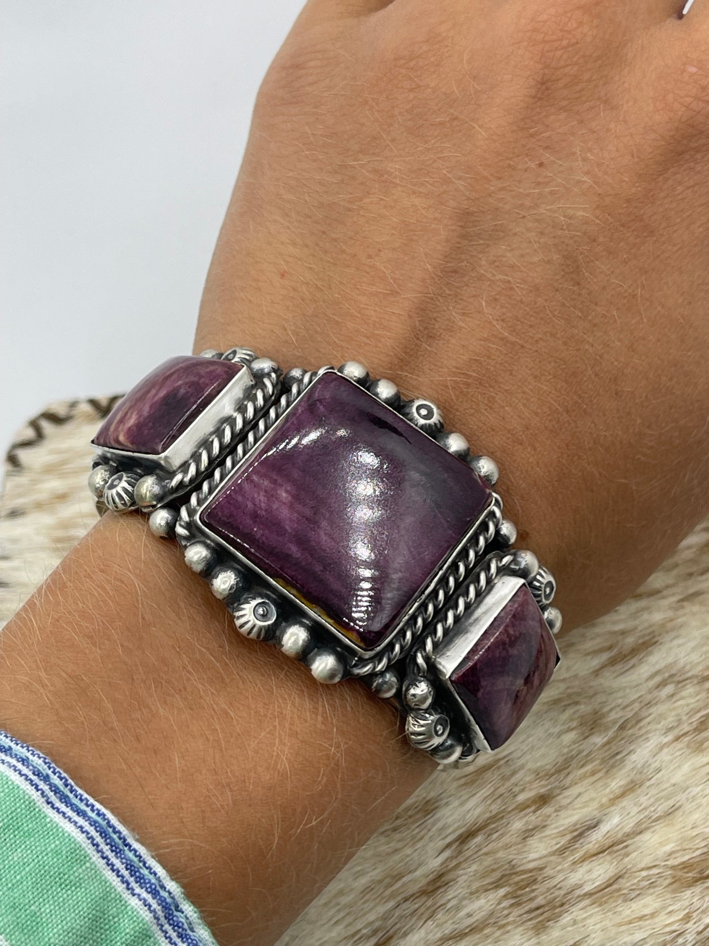 5 3/4"-6 1/2" 3 Stone Purple Spiny Oyster Shell Square Cuff by Augustine Largo, Navajo