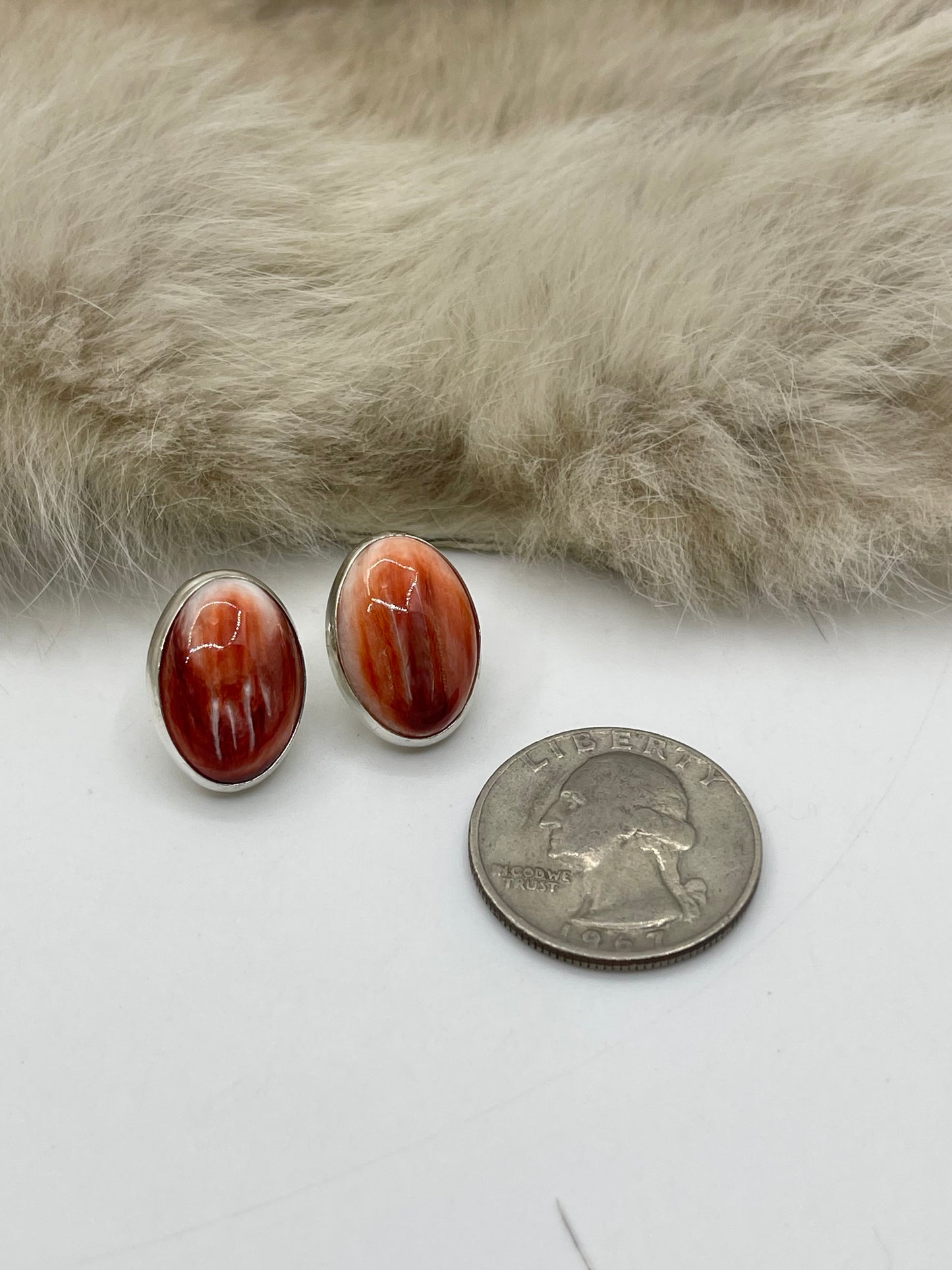 Red-ish Spiny Oyster Shell Oval Post Earrings @ Top