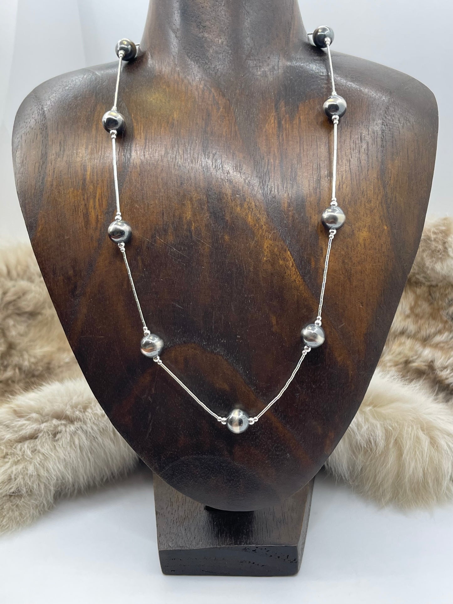 19" 10mm Navajo Style Pearls on Liquid Silver Necklace