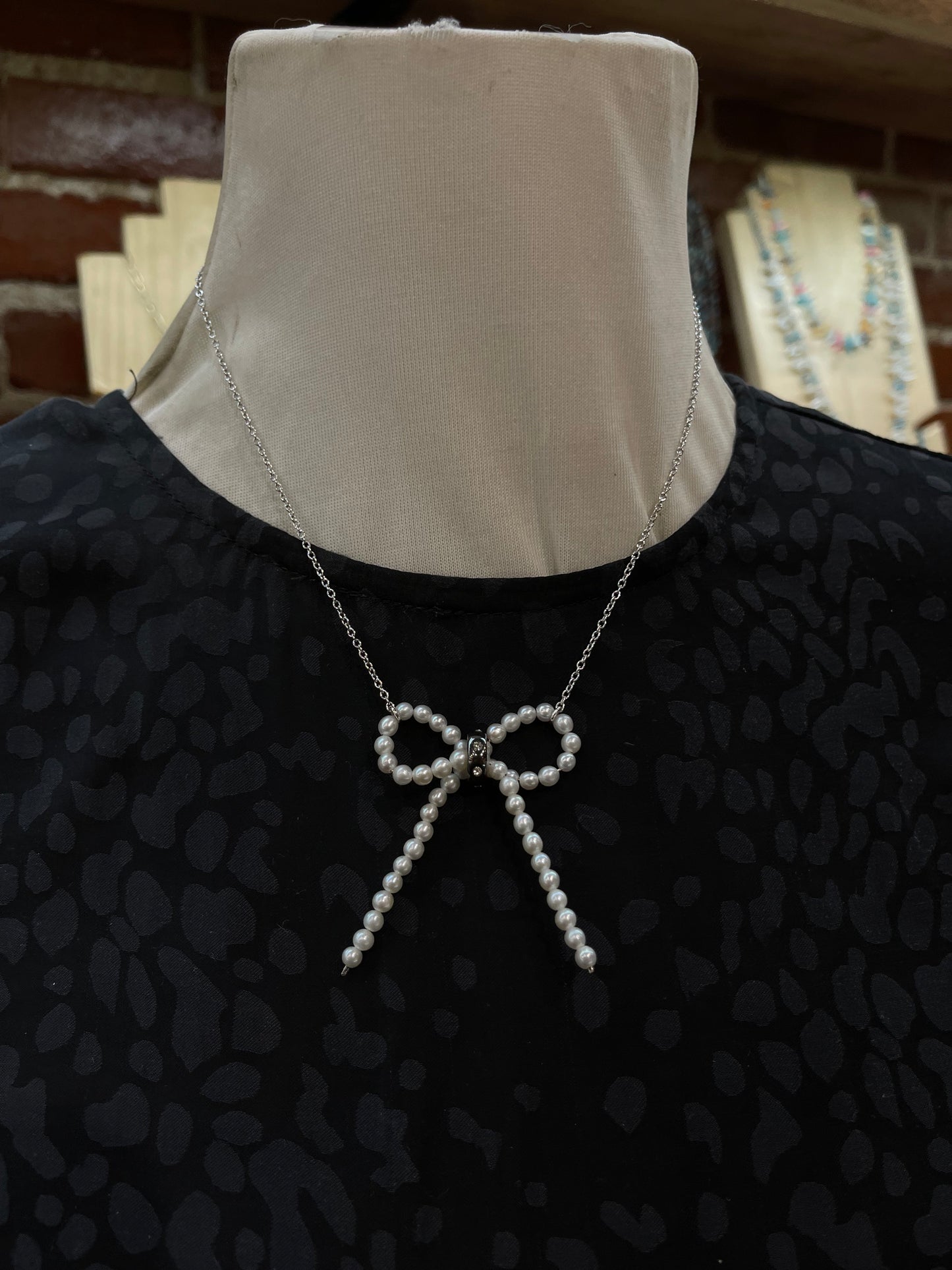 16" Freshwater Pearl Bow Necklace