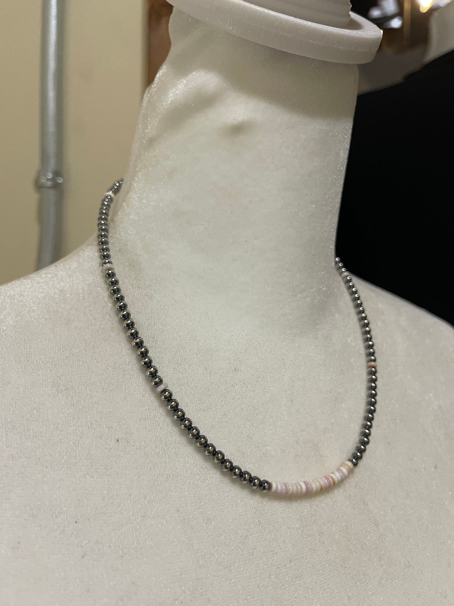 18" 4mm Navajo Pearls Necklace with Pink Conch Shell Necklace