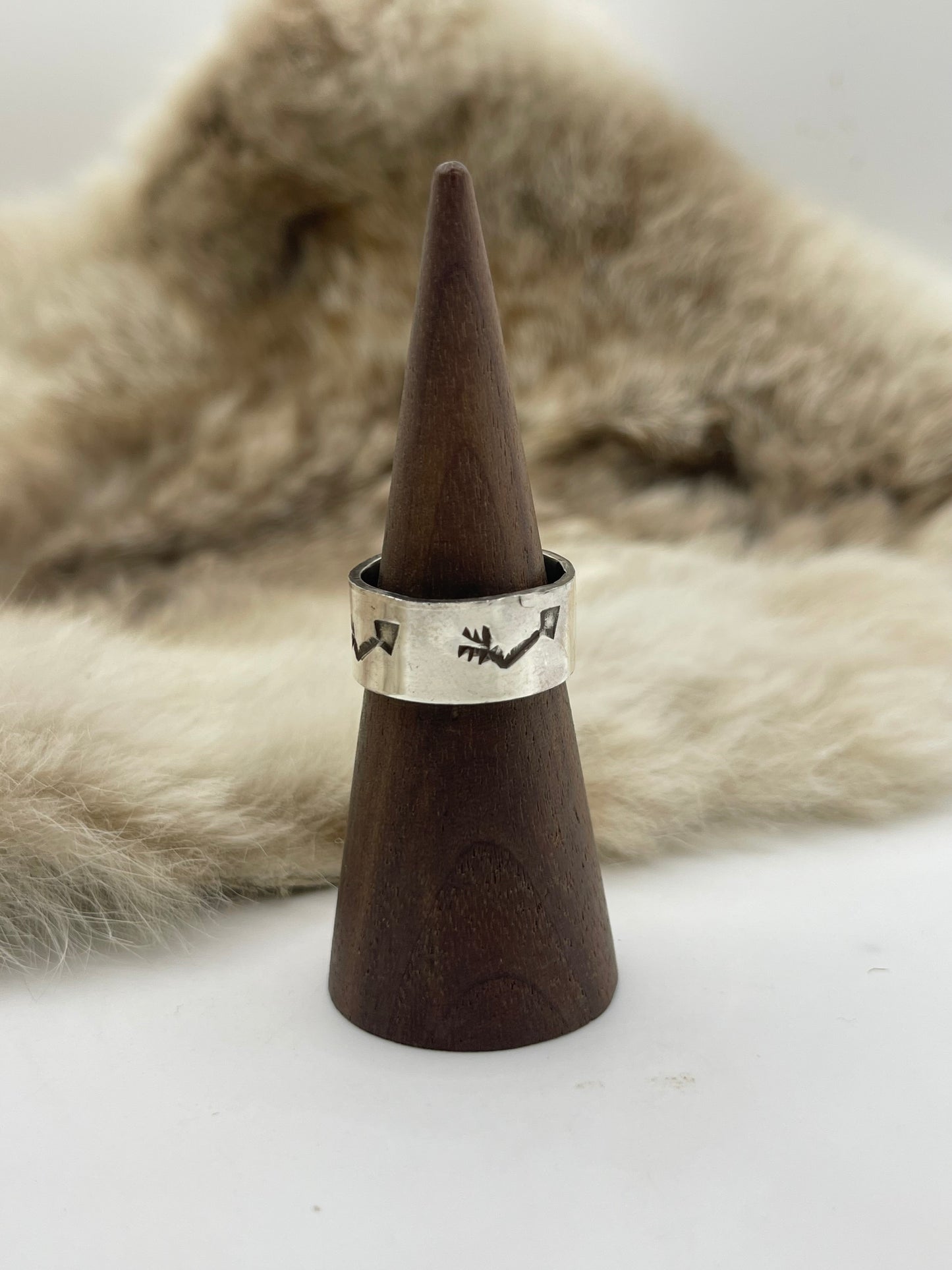 7.5 Pattern Varied Ring by Gary Sandoval, Navajo