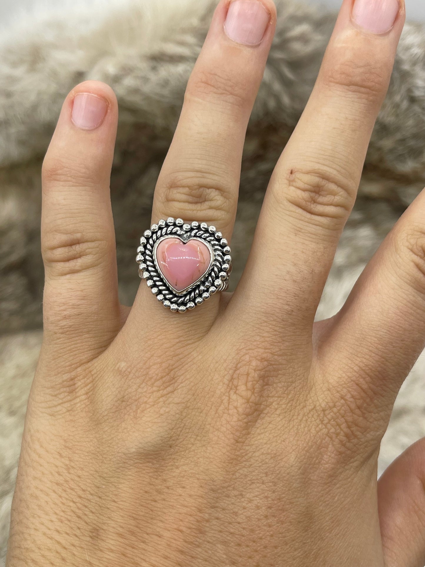 8.0 Pink Conch Heart Ring