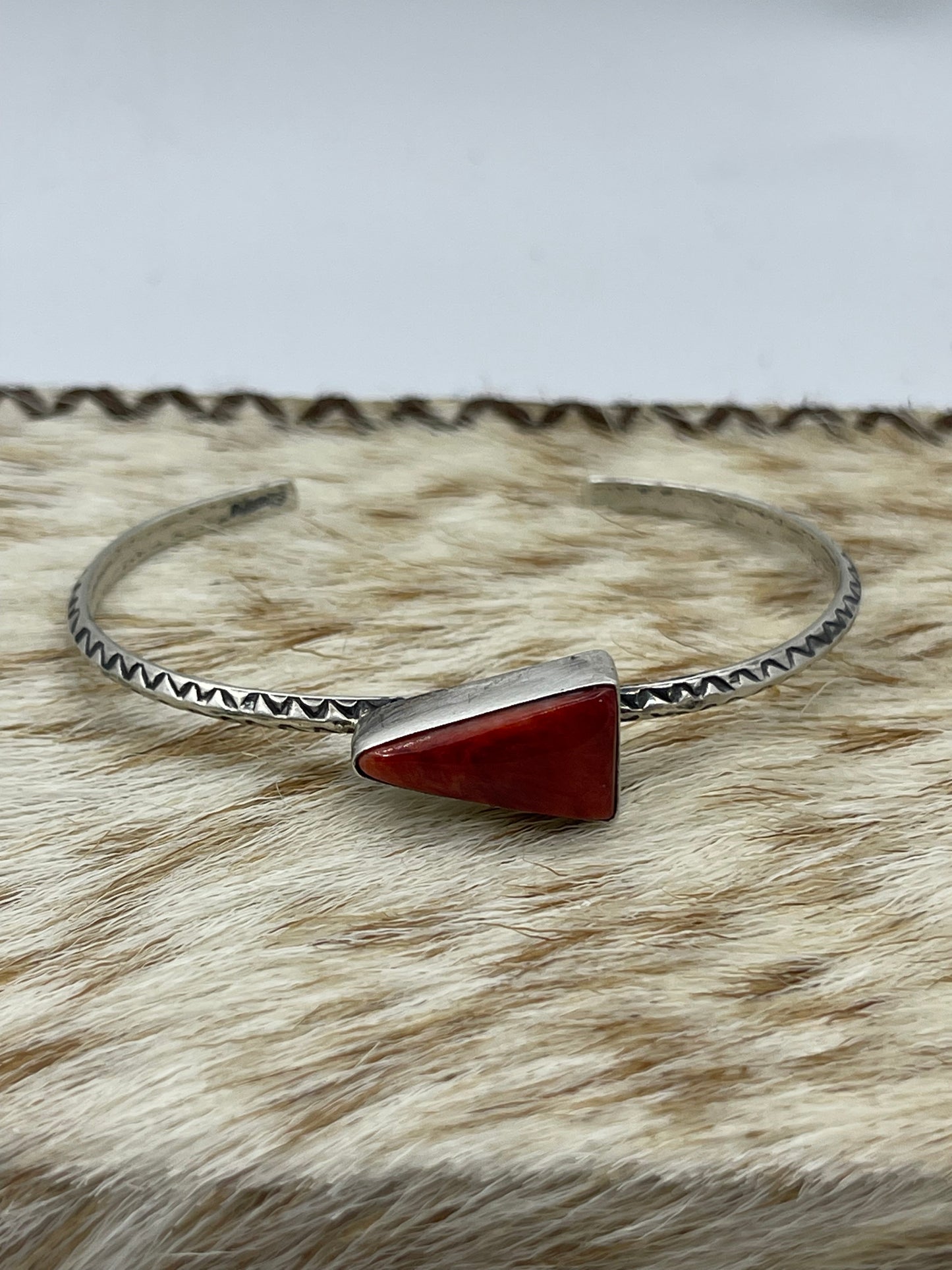 5 1/4"-7 1/2" Red Spiny Oyster shell Triangle Wire Cuff by Judith Dixon, Navajo