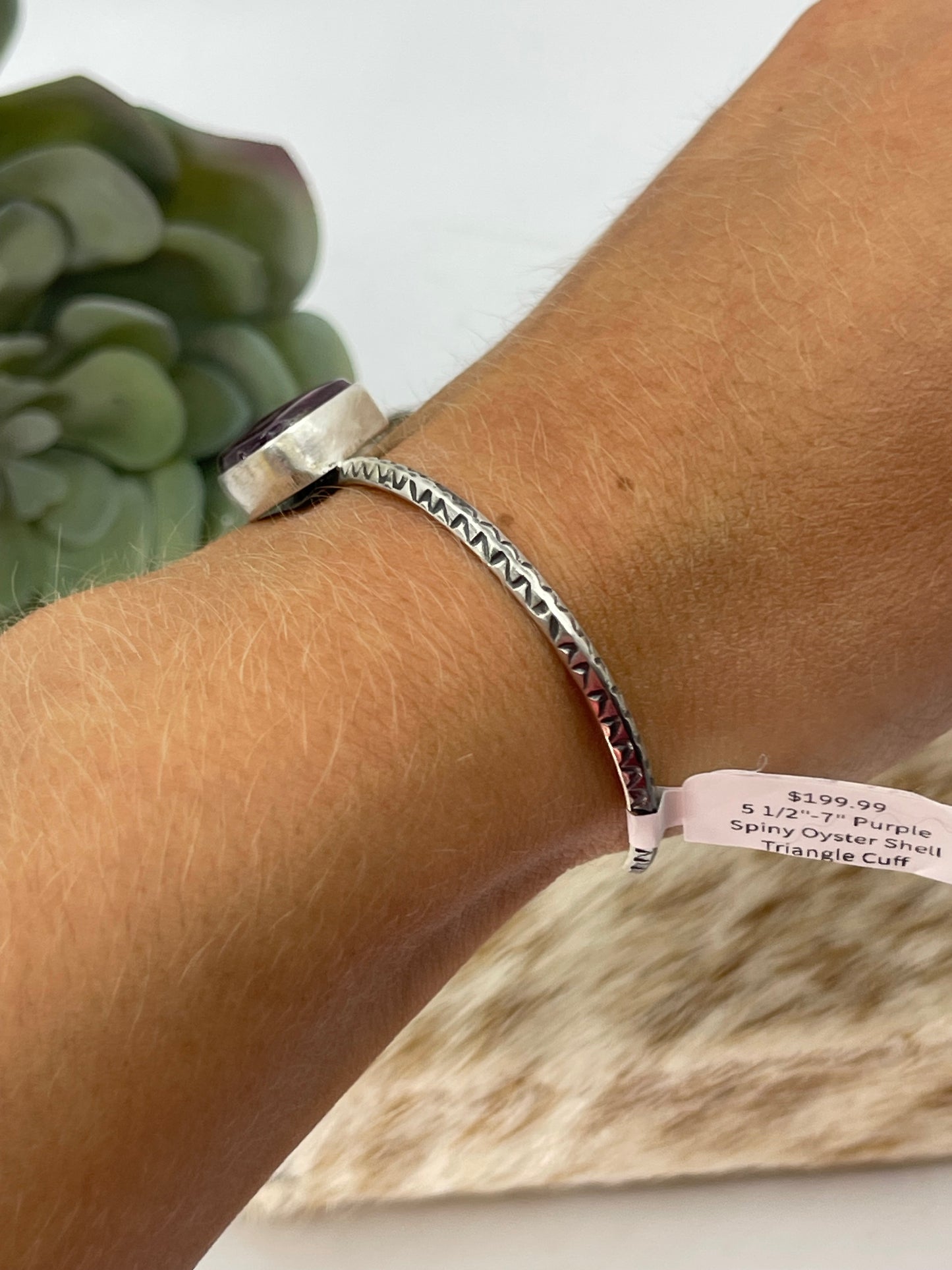 5 1/2"-7" Purple Spiny Oyster Shell Triangle Cuff