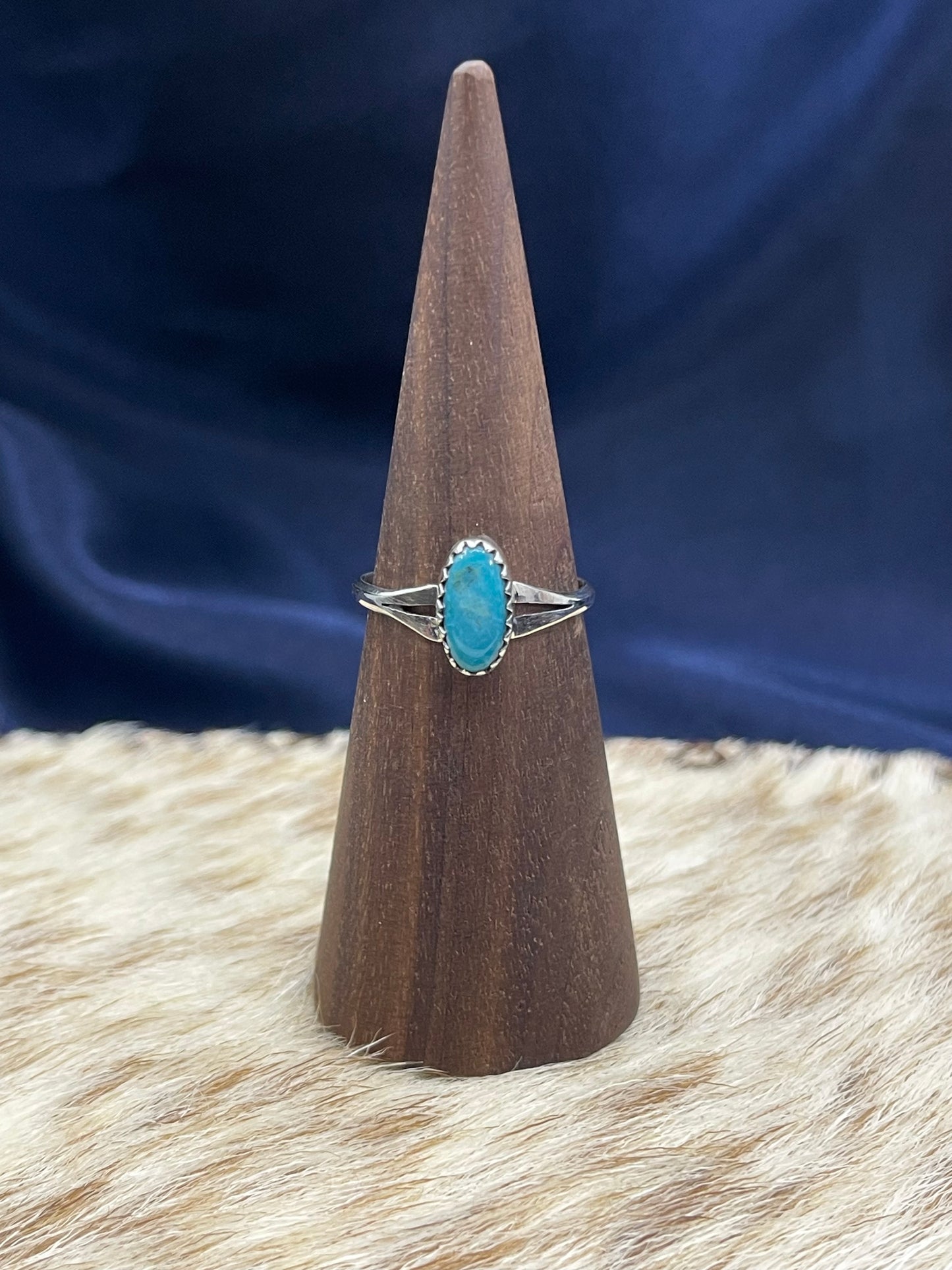 8.0 Single Turquoise Stone Ring