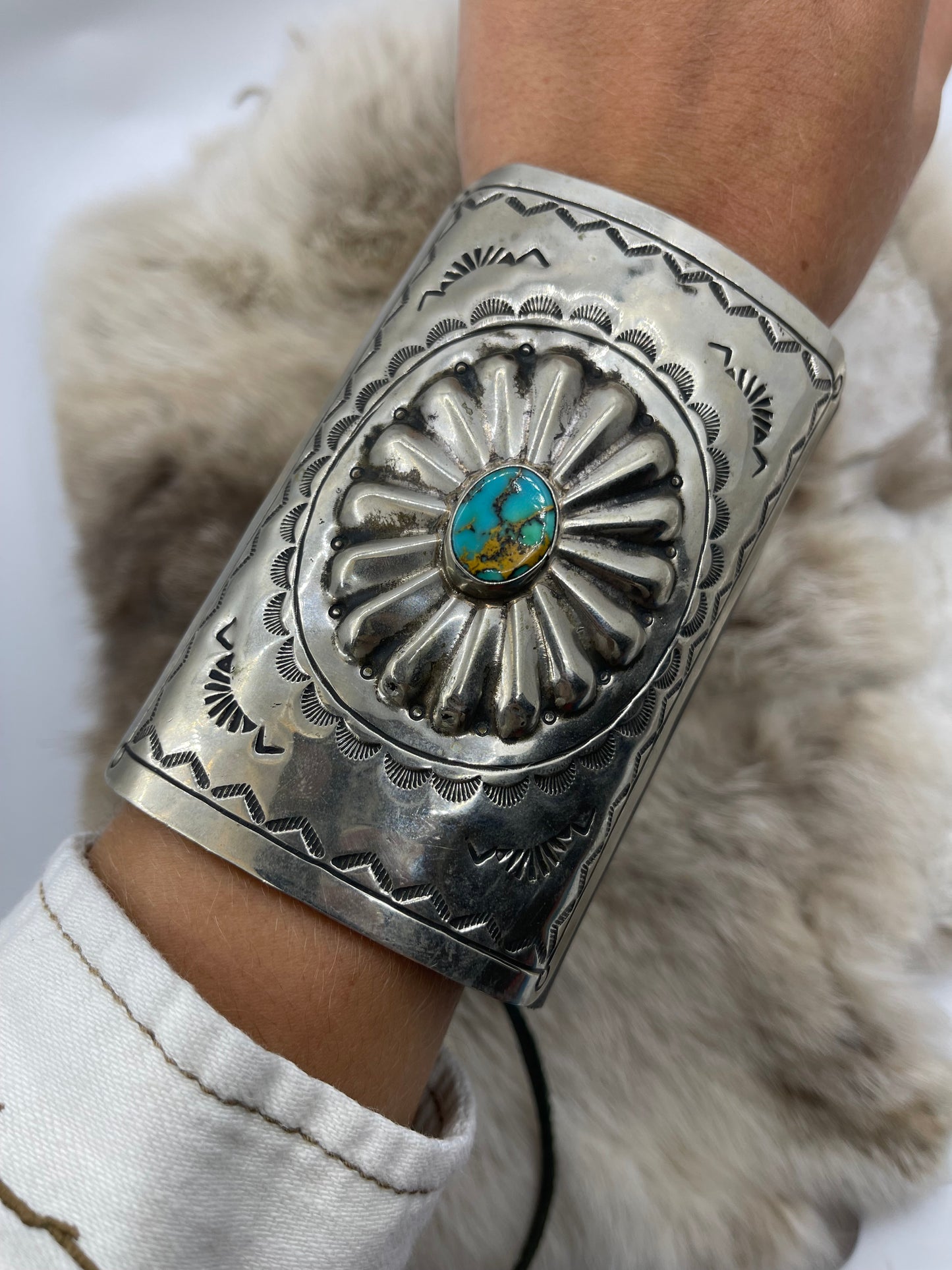 7 1/4" Thunder Moutain Turquoise Concho Bow Guard