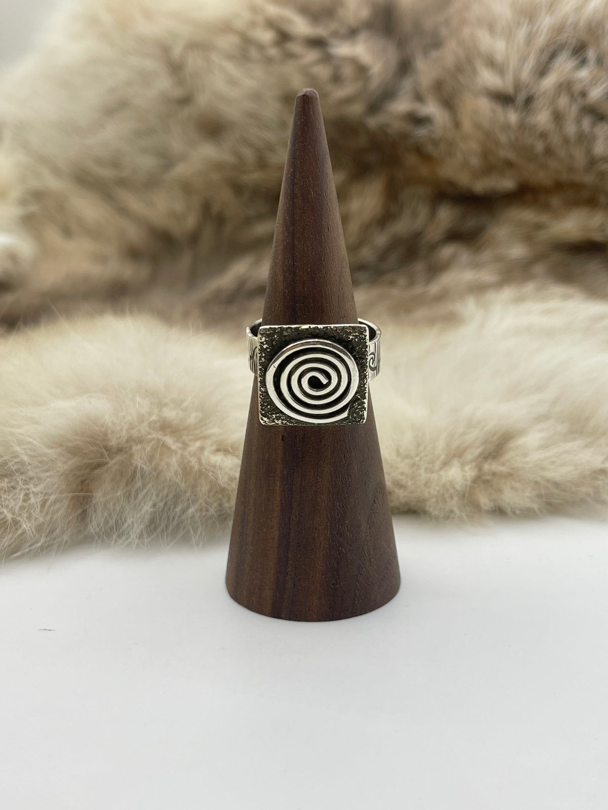 Adjustable 7.0-11.0 Spiral Ring by Alex Sanchez, Navajo
