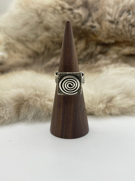 Adjustable 7.0-11.0 Spiral Ring by Alex Sanchez, Navajo