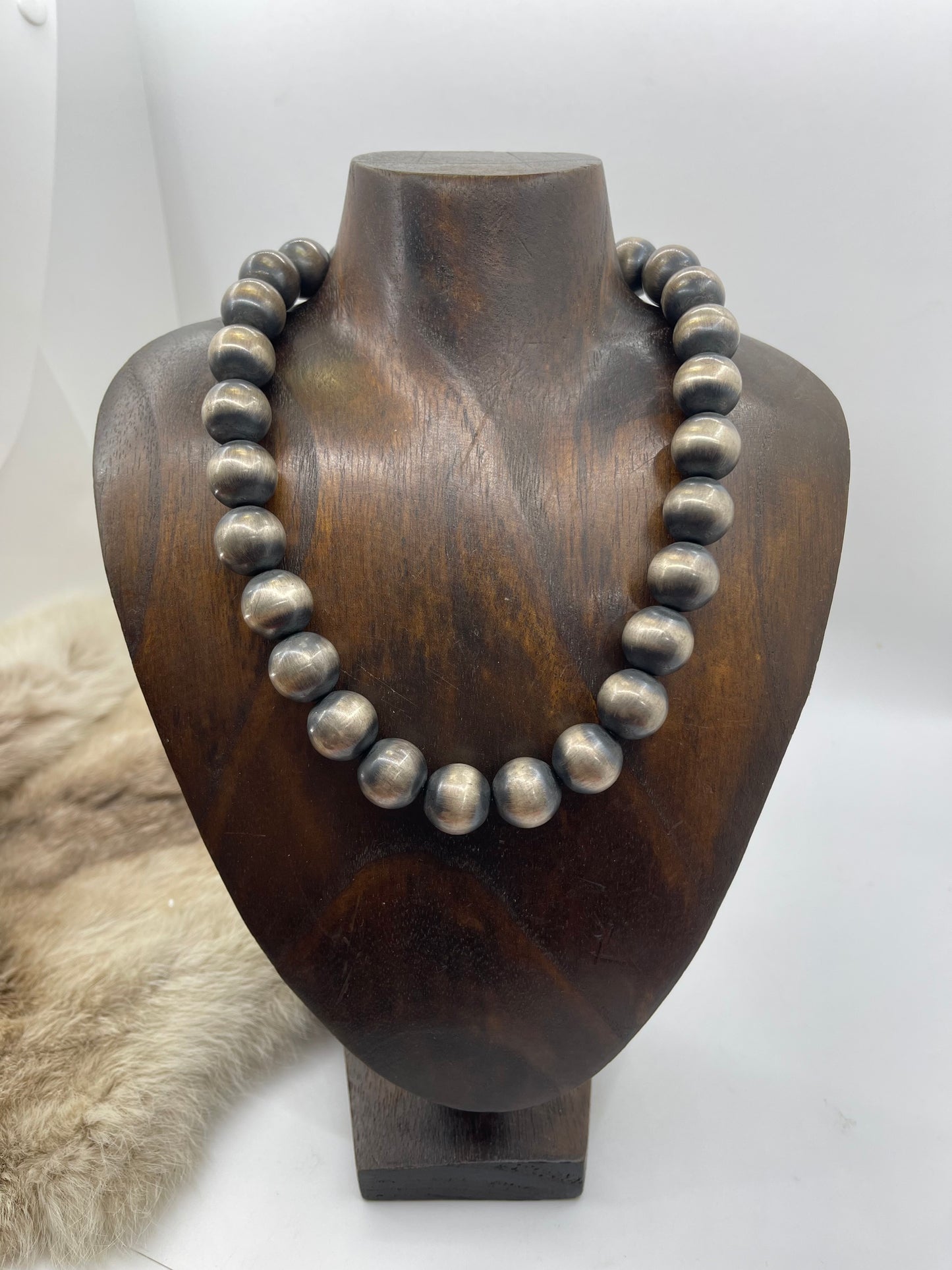 18" 16mm Navajo Style Pearls