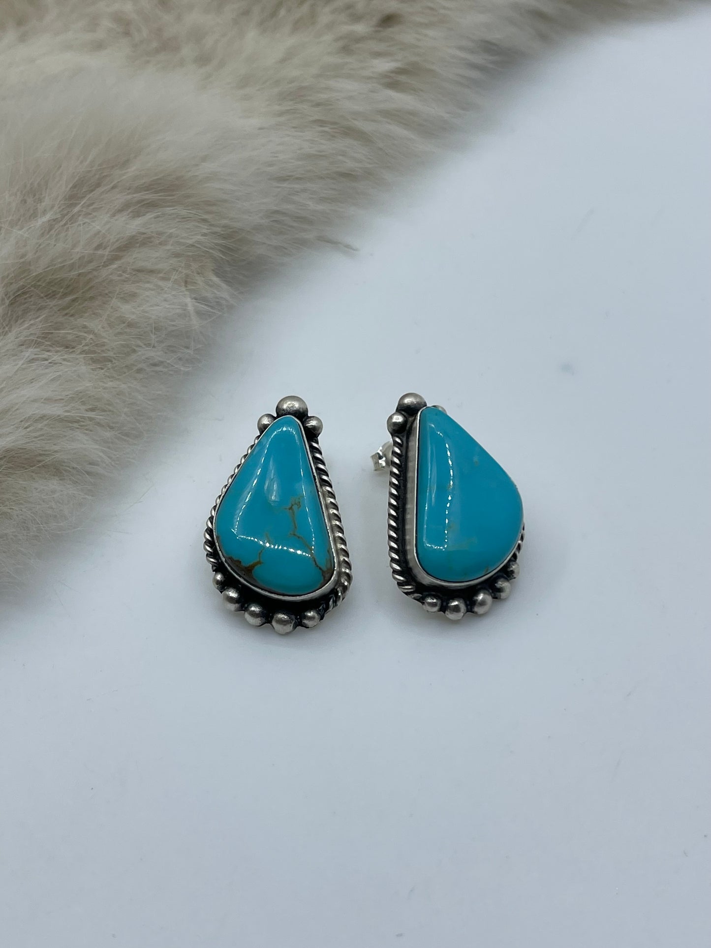 Kingman Turquoise Post @ Top by Elouise Kee, Navajo