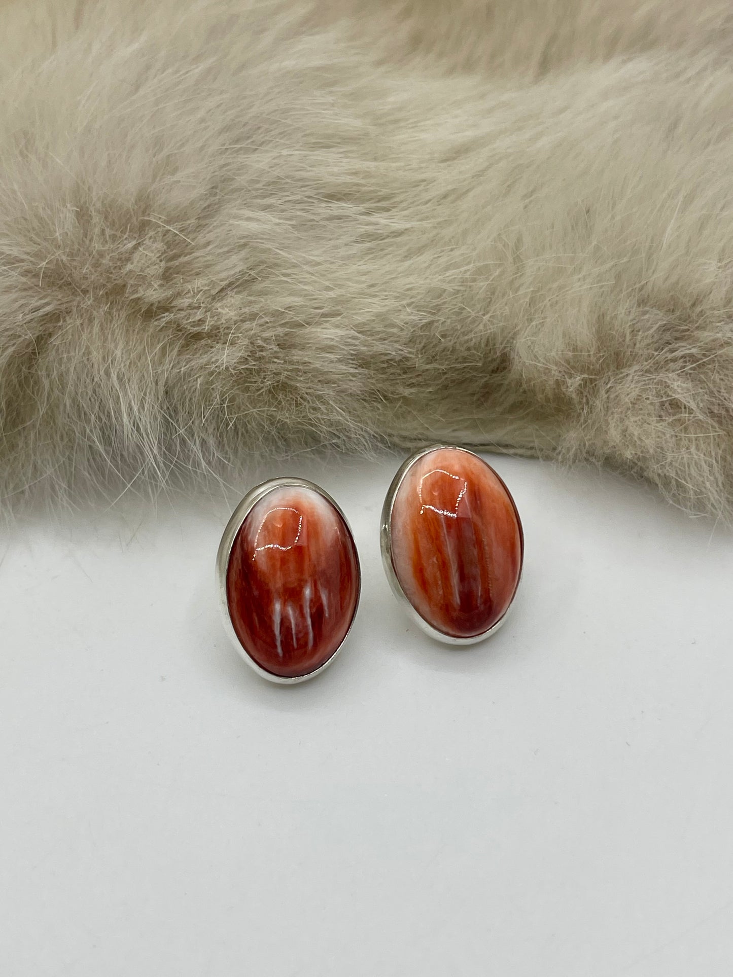 Red-ish Spiny Oyster Shell Oval Post Earrings @ Top