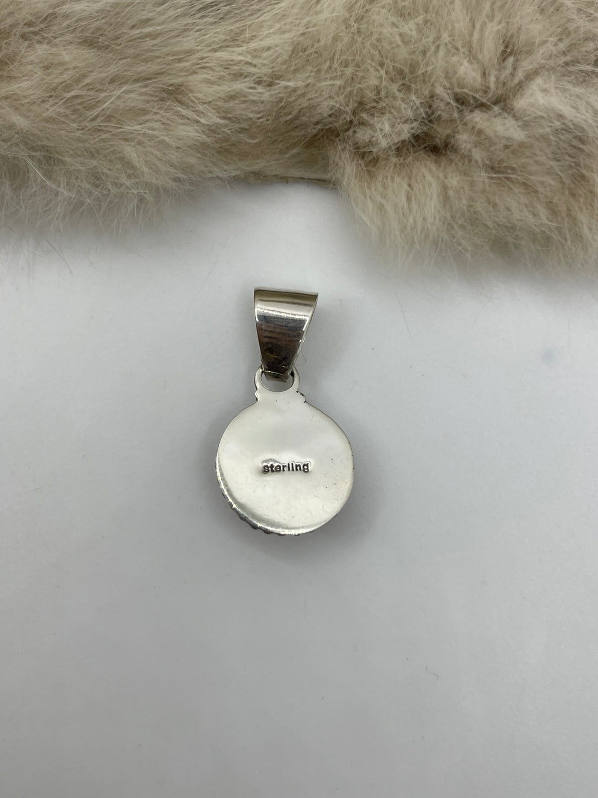 6.5mm Bale Orange Spiny Oyster Small Circle Pendant