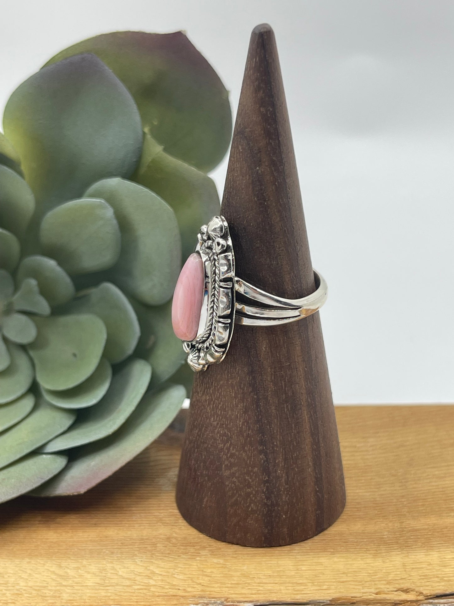 10.0 Pink Conch Shell Ring by Alice Sanders, Navajo