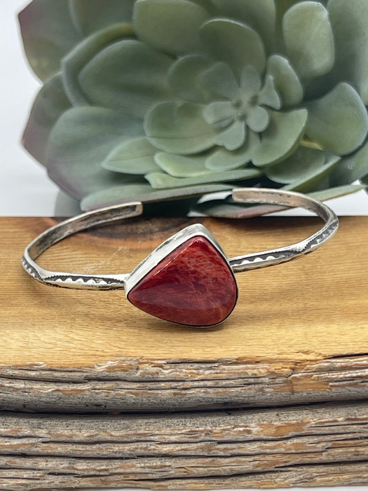 5 1/2"-7" Red Spiny Oyster Shell Triangle Wire Cuff by Judith Dixon, Navajo