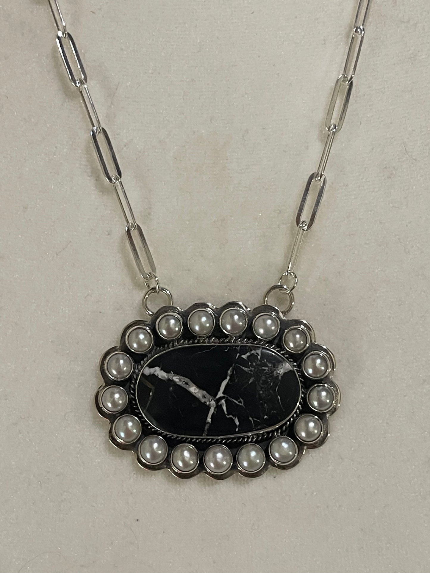 18" White Buffalo and Freshwater Pearls Necklace