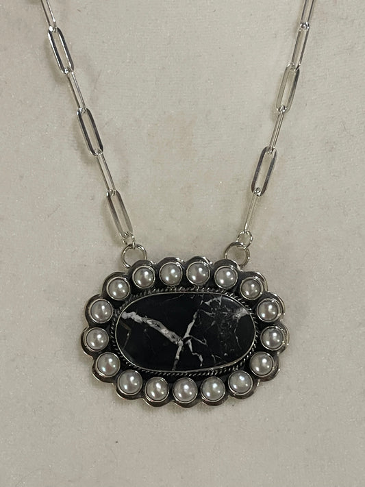 18" White Buffalo and Freshwater Pearls Necklace