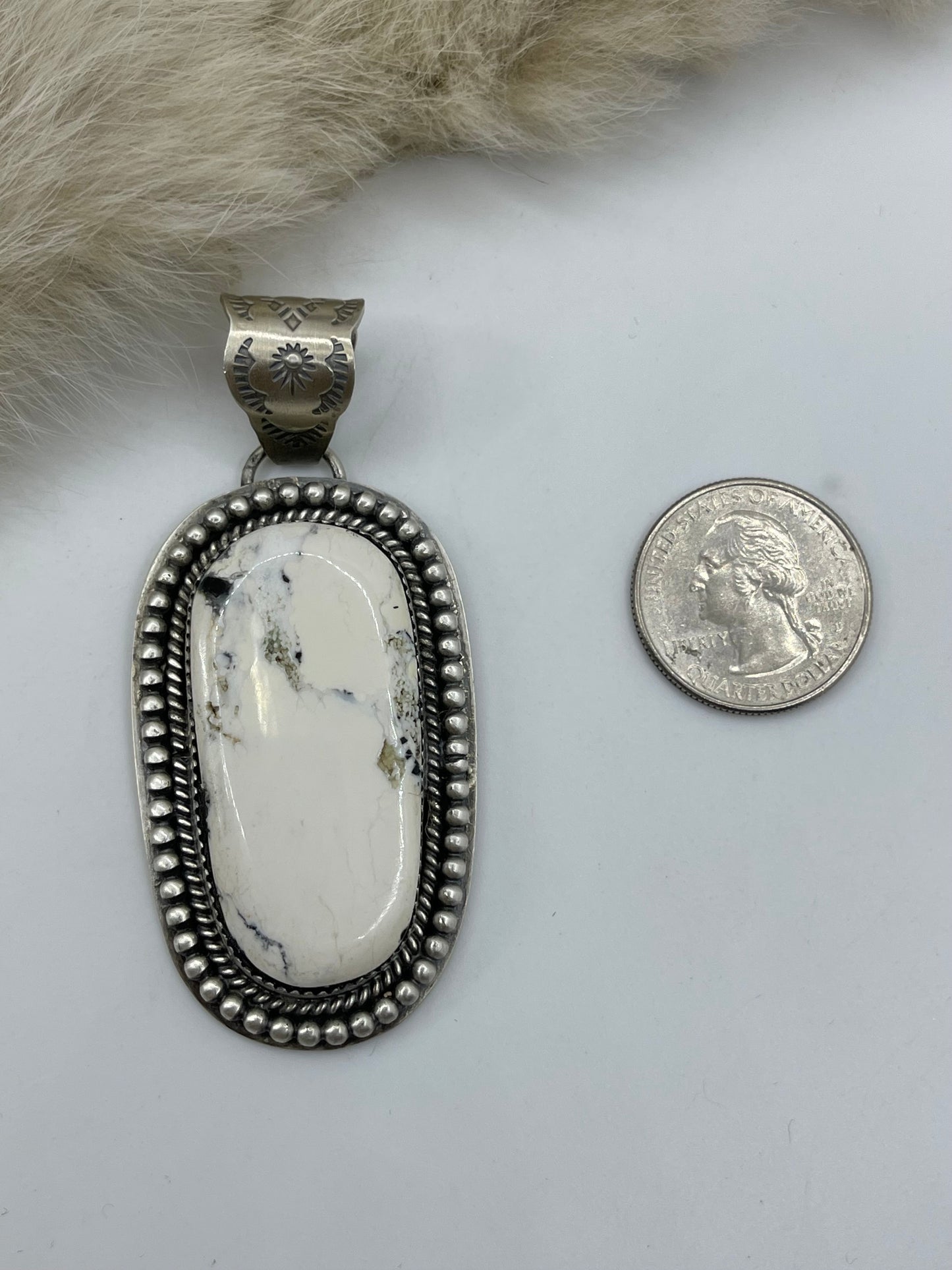 WHITE BUFFALO PENDANT 10 MM BAIL, NAVAJO
