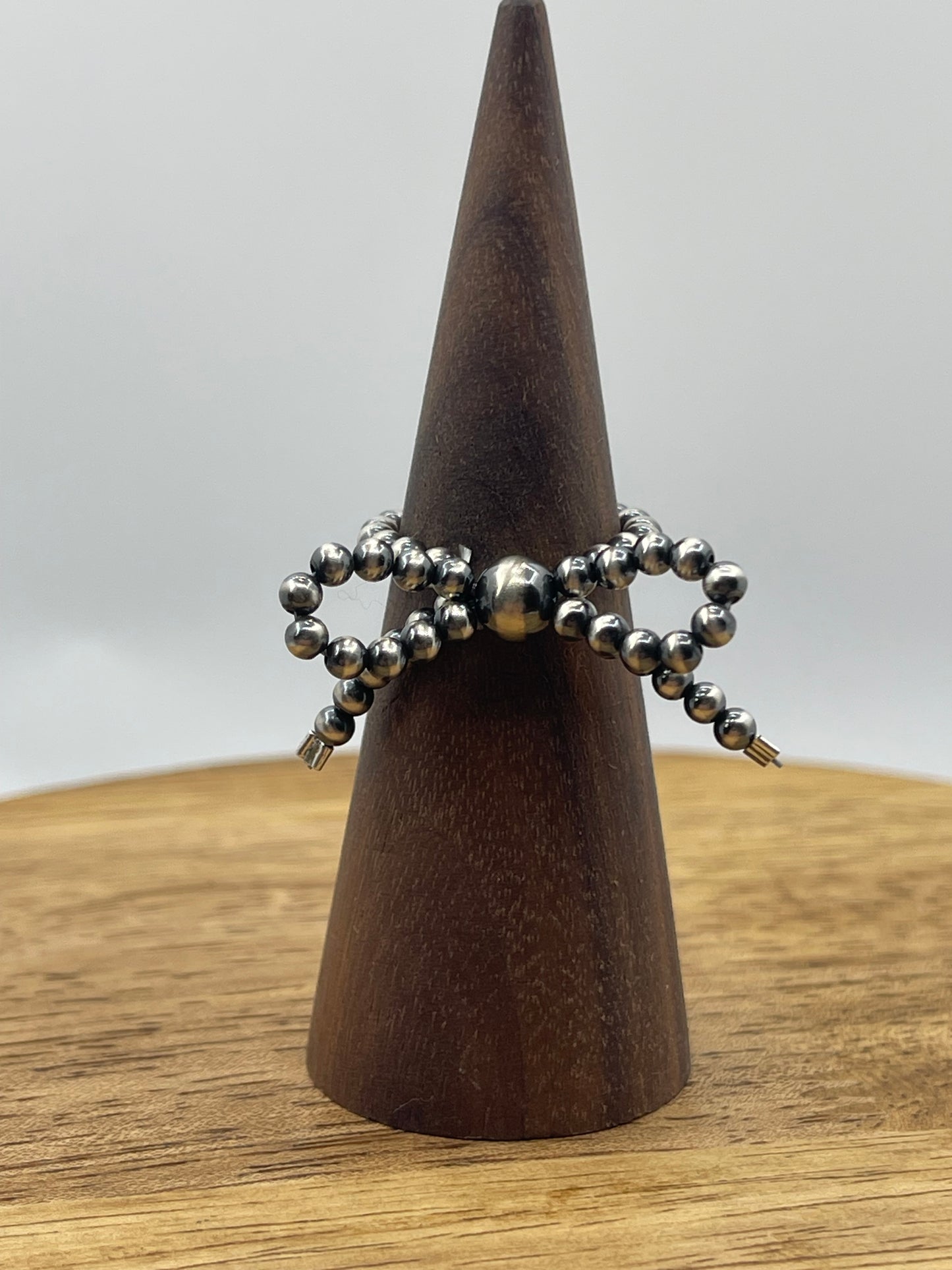 6.0 and Up Stretchy 3mm Navajo style Pearl Bow Ring
