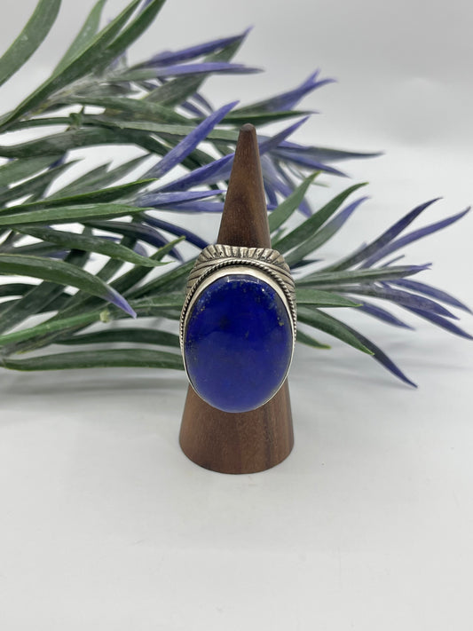 LOT 32 A 9/20 8.0 Oval Lapis Ring