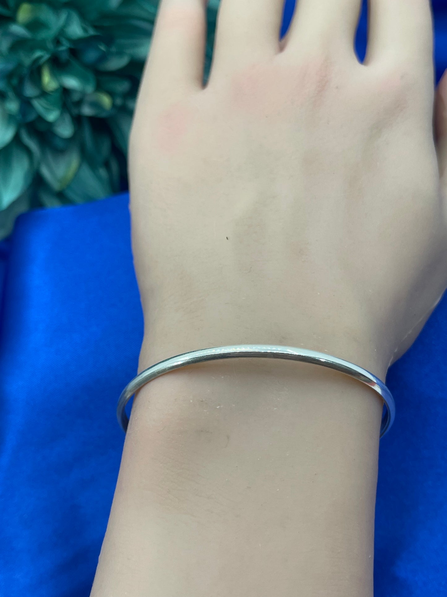 6" - 7.5" Single Wire Flat Back Stacker Cuff