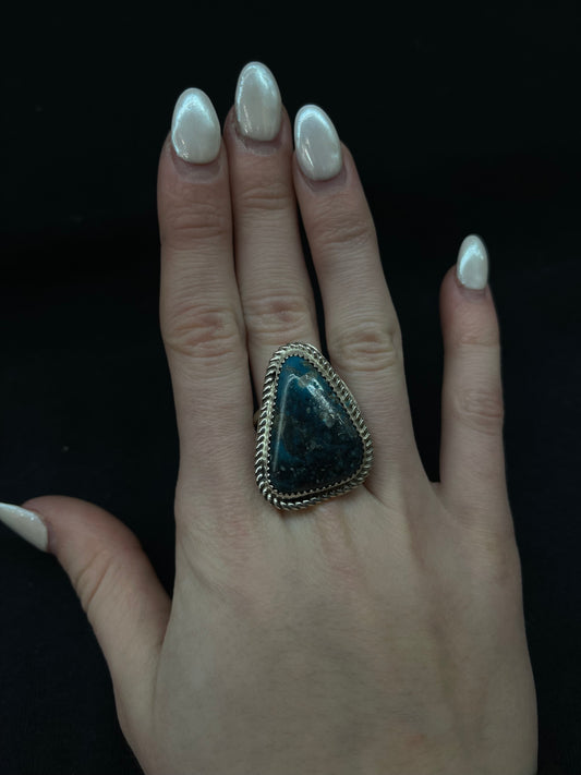 9.0 Kingman Turquoise Triangle Ring by Leslie Nez, Navajo