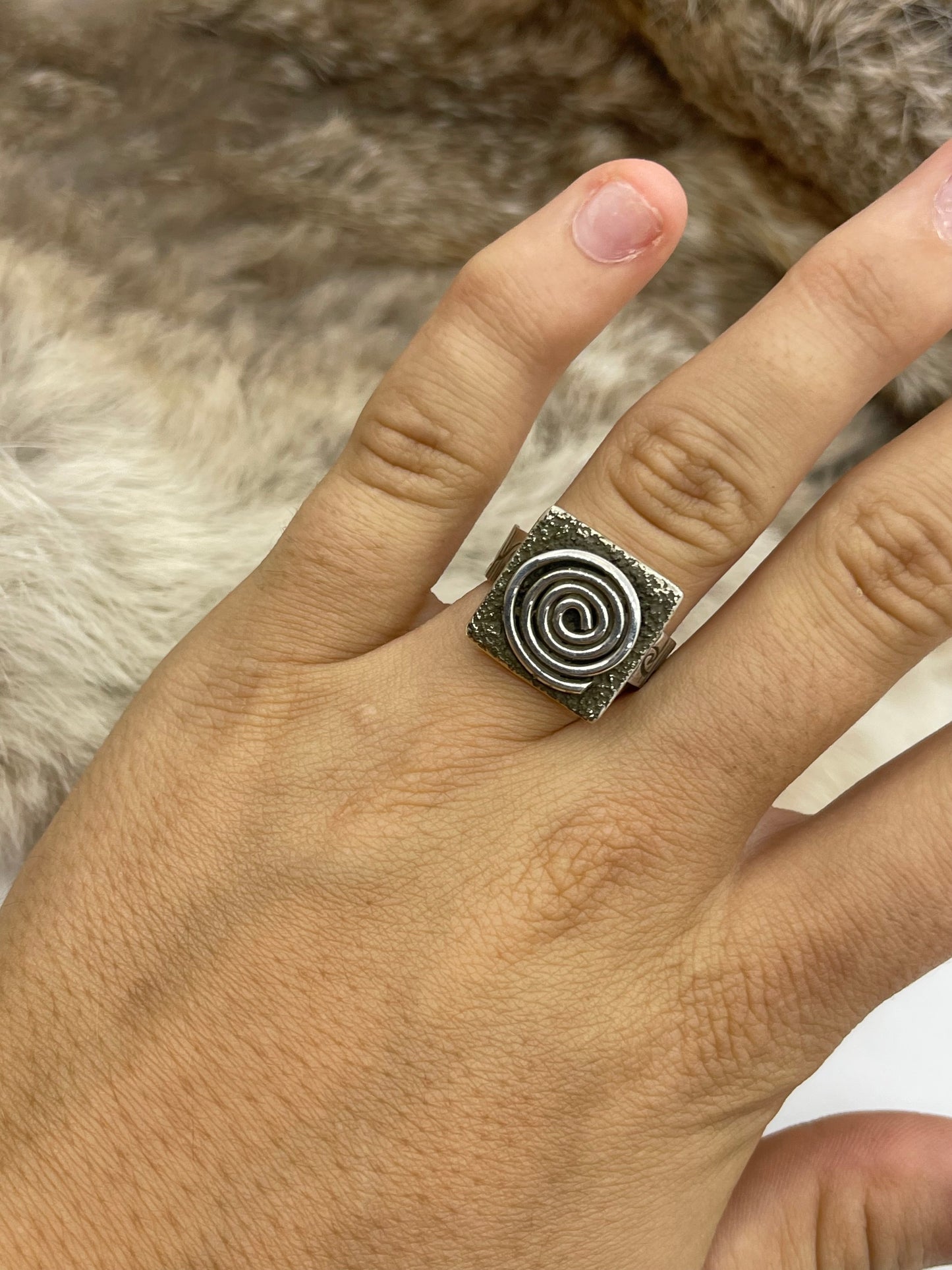 Adjustable 7.0-11.0 Spiral Ring by Alex Sanchez, Navajo