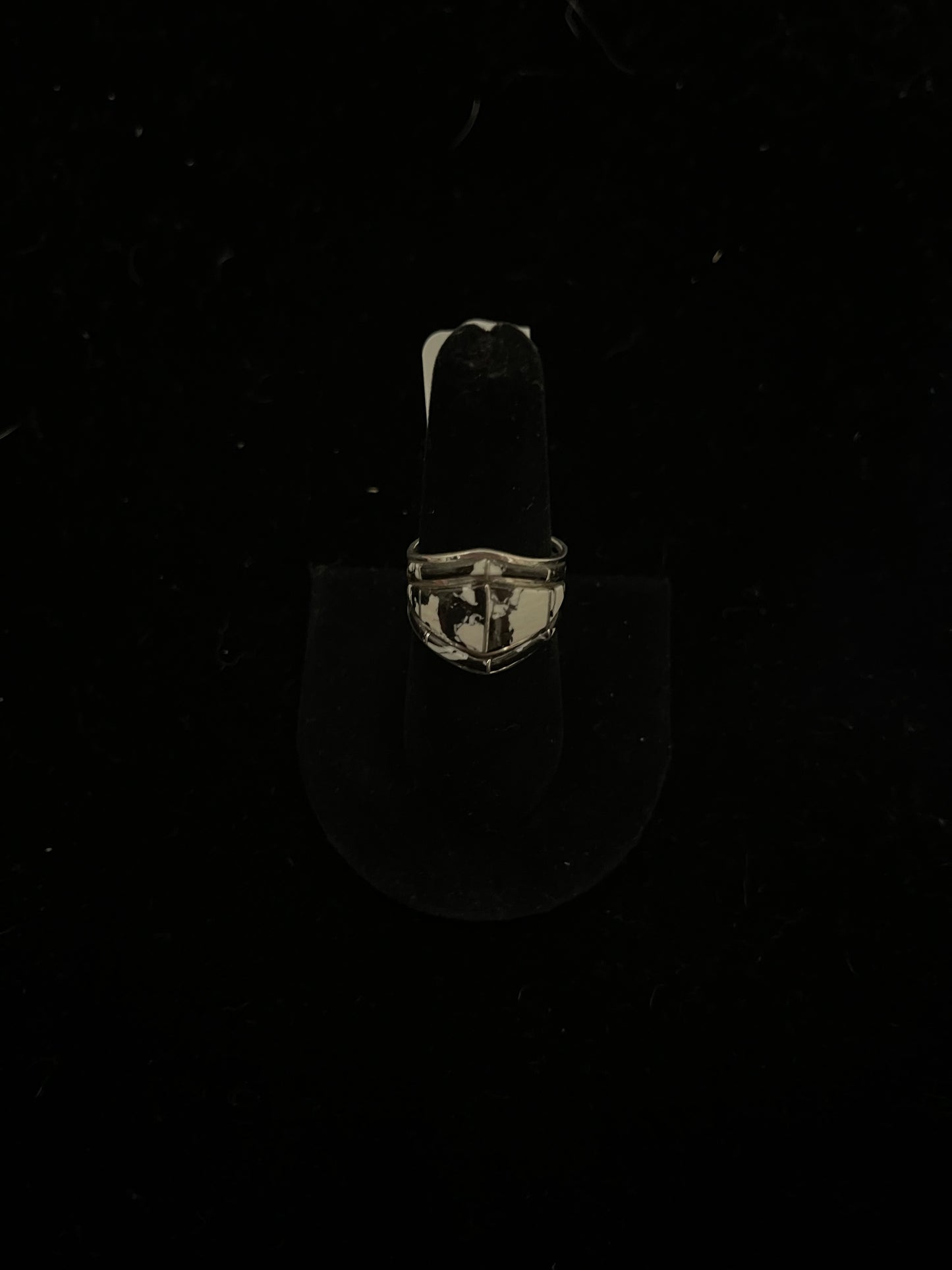 LOT 26 B - 8.5 White Buffalo Inlaid Ring