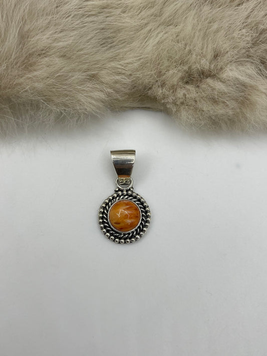 6.5mm Bale Orange Spiny Oyster Small Circle Pendant