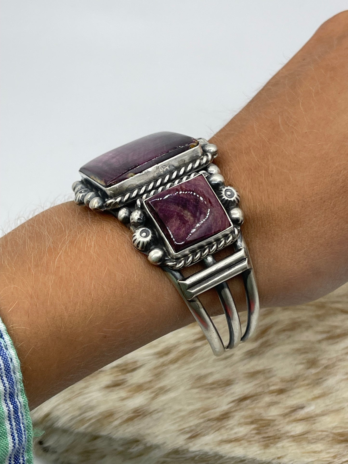 5 3/4"-6 1/2" 3 Stone Purple Spiny Oyster Shell Square Cuff by Augustine Largo, Navajo