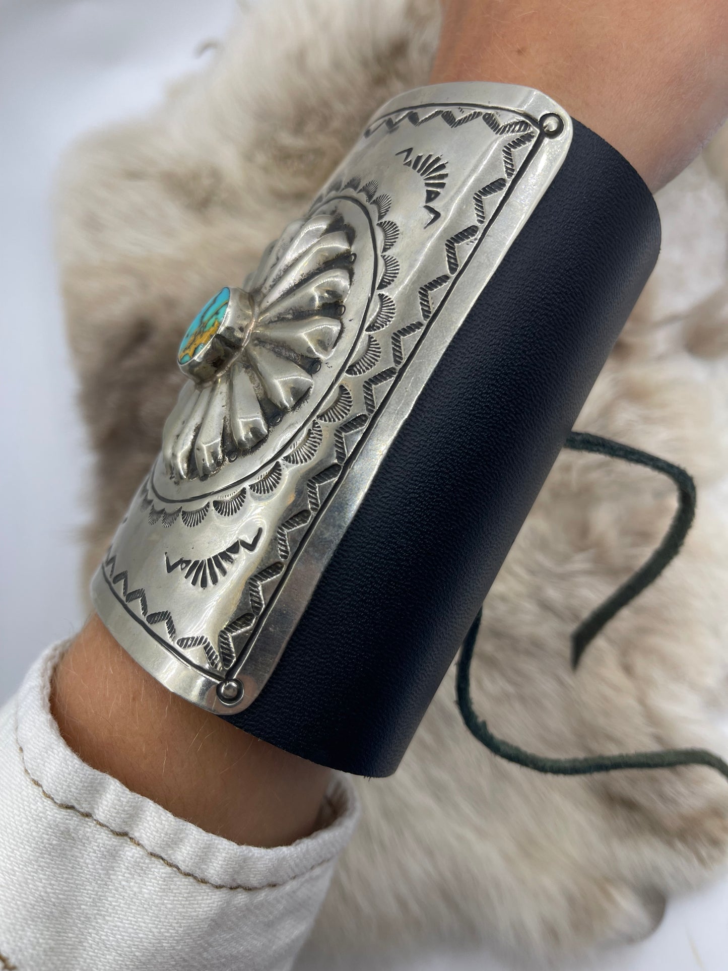 7 1/4" Thunder Moutain Turquoise Concho Bow Guard
