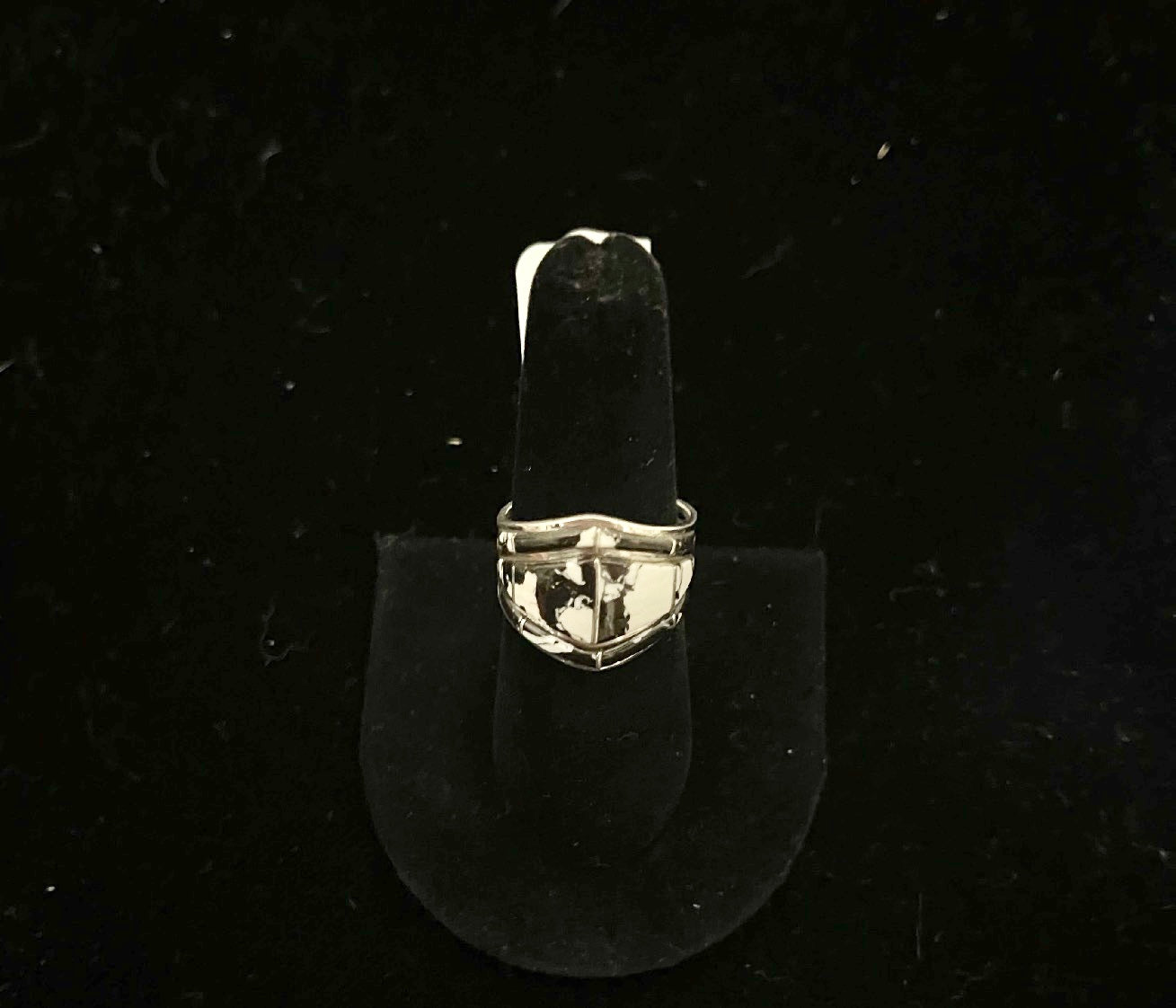 7.5 White Buffalo Inlaid Ring