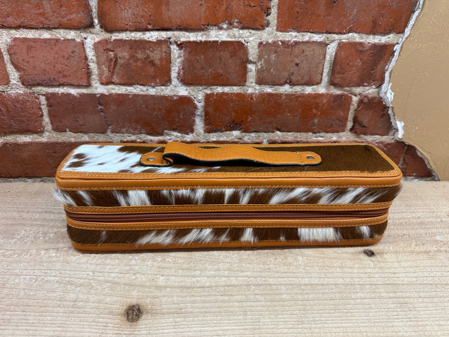 BOX F 10/5 Cowhide and Brown Leather Border Bracelet Holder