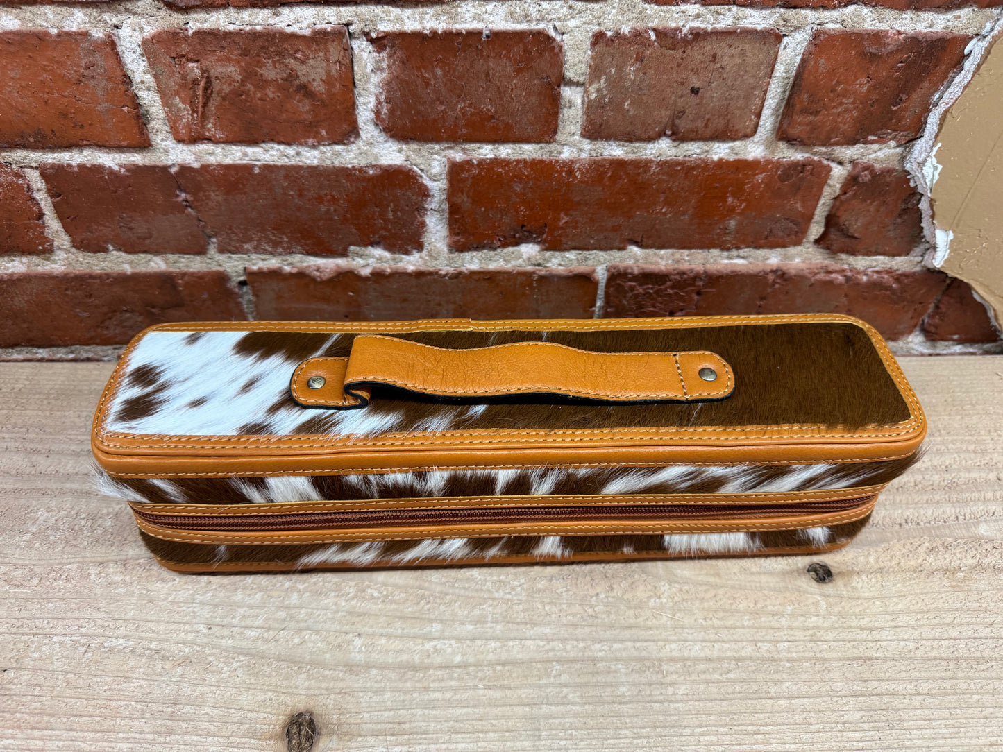 BOX F 10/5 Cowhide and Brown Leather Border Bracelet Holder