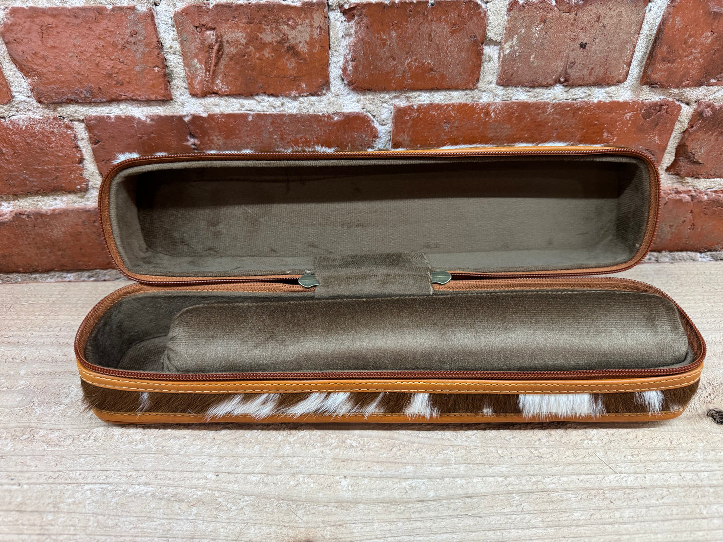 BOX F 10/5 Cowhide and Brown Leather Border Bracelet Holder