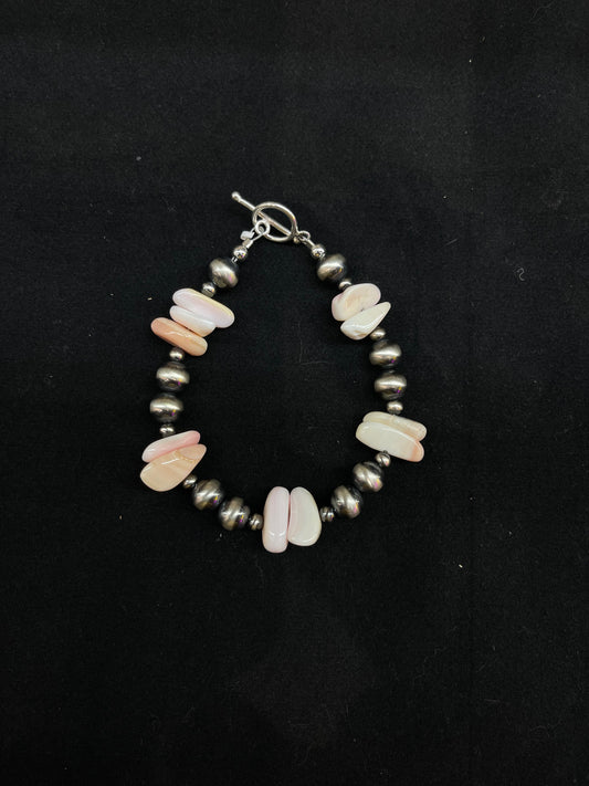 Pink Conch Shell Navajo Pearls & Nugget Bead 6 1/2” Bracelet