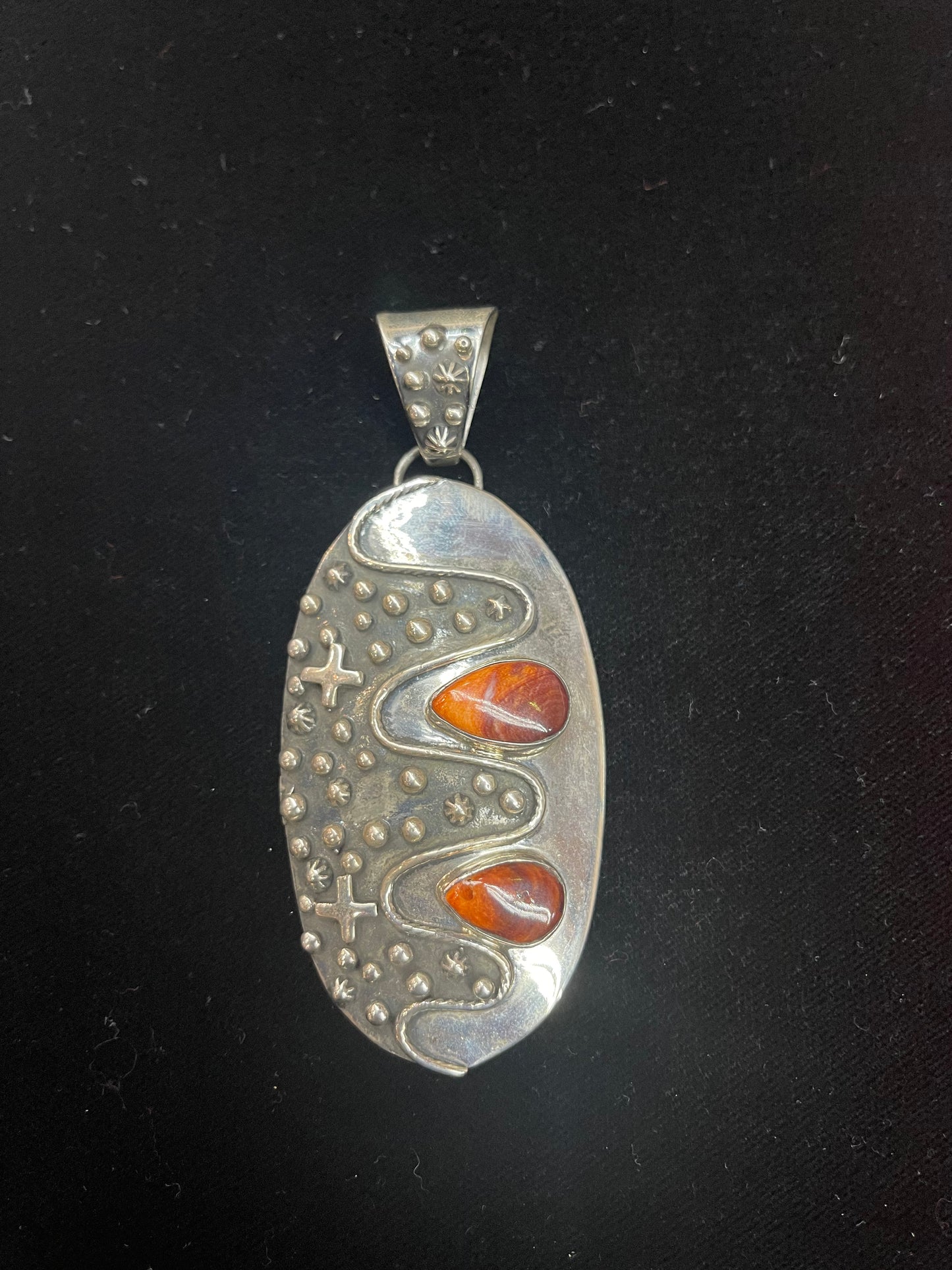 Spiny Oyster Pendant by L. James, Navajo