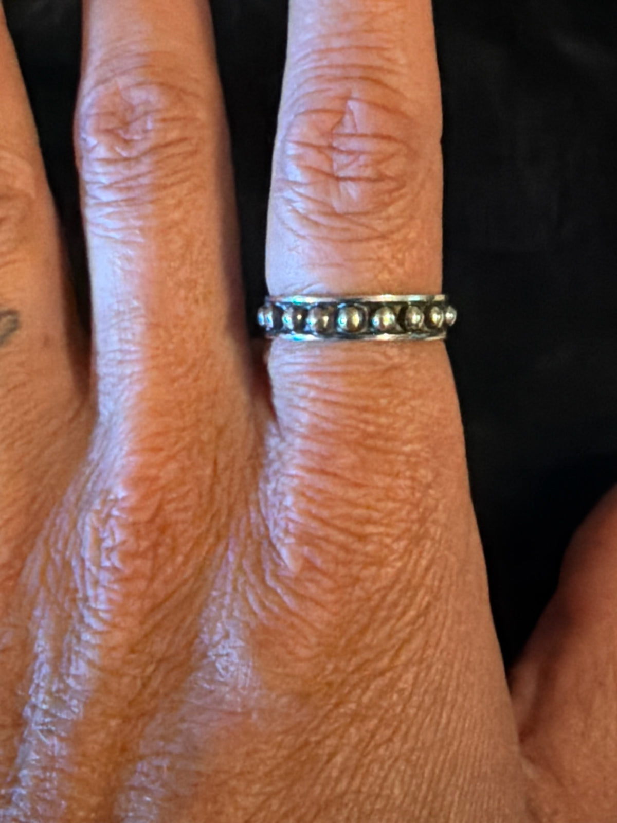 LOT 31 A 9/6 4.5 3mm Silver Dot Ring 5mm Wide