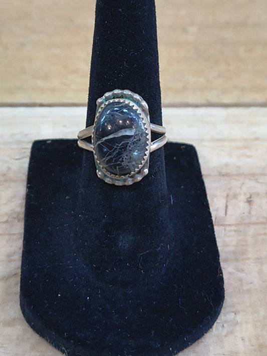 5.5 - Black-White Buffalo Oval Ring