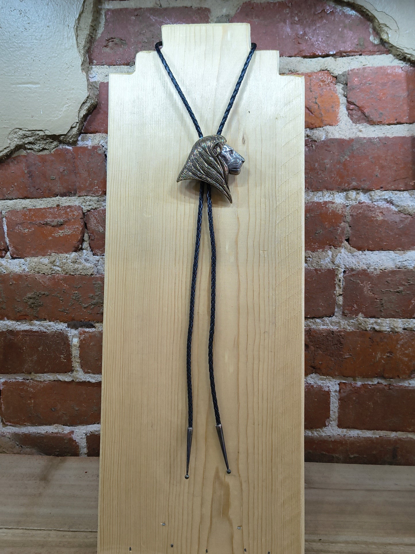 38" Lion Head Black Bolo Tie