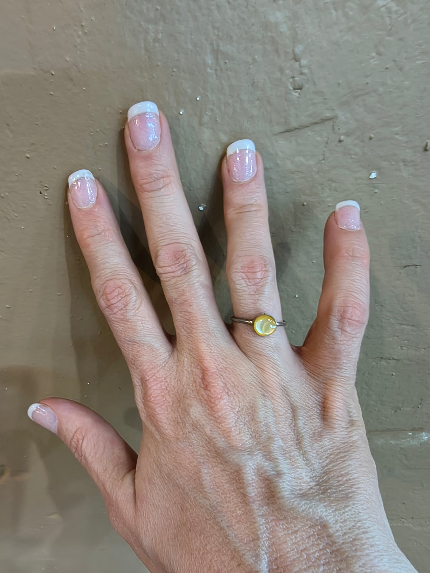 Size 7 - Round Mother of Pearl