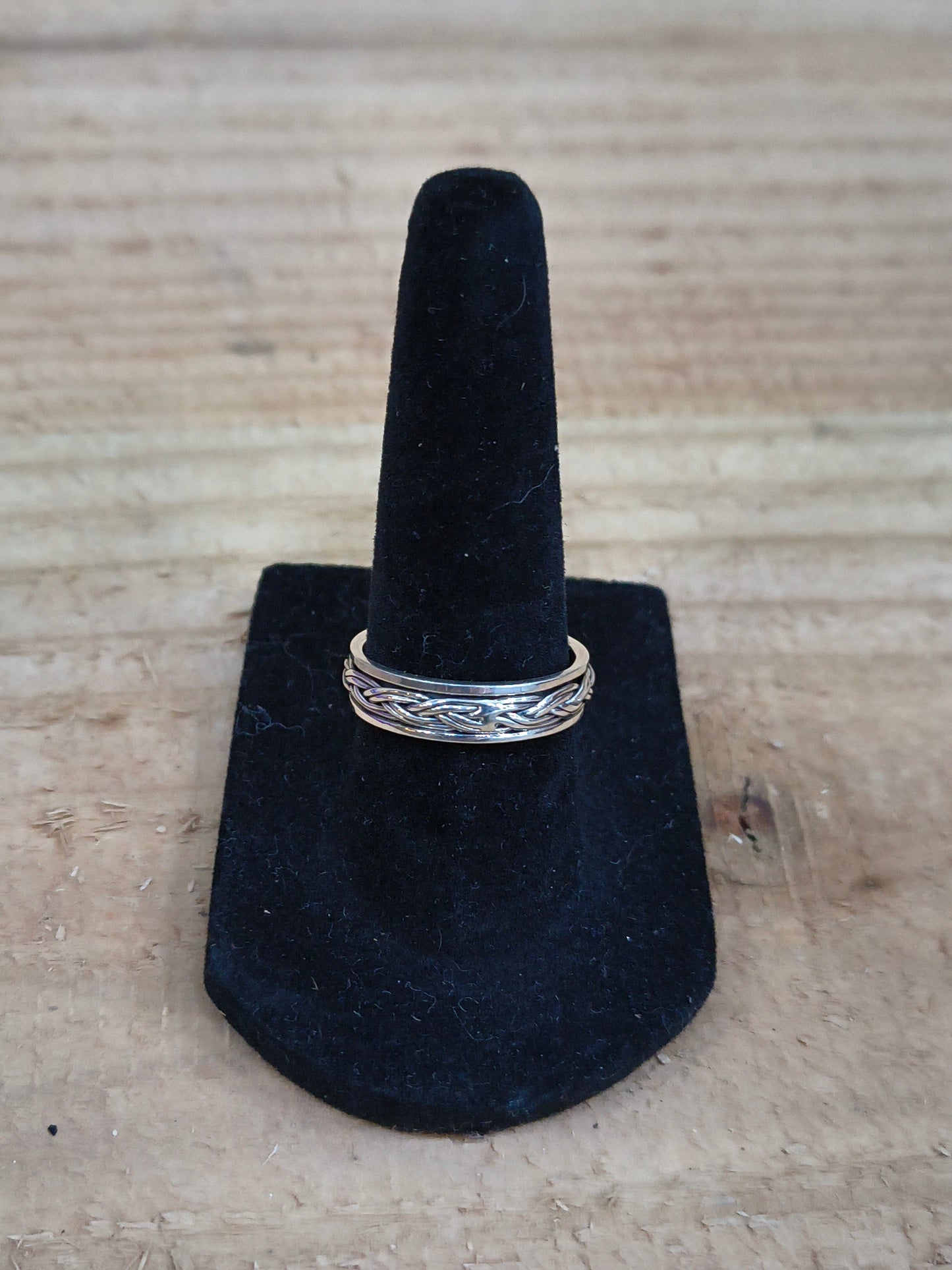 7.5 Woven Spinner Ring