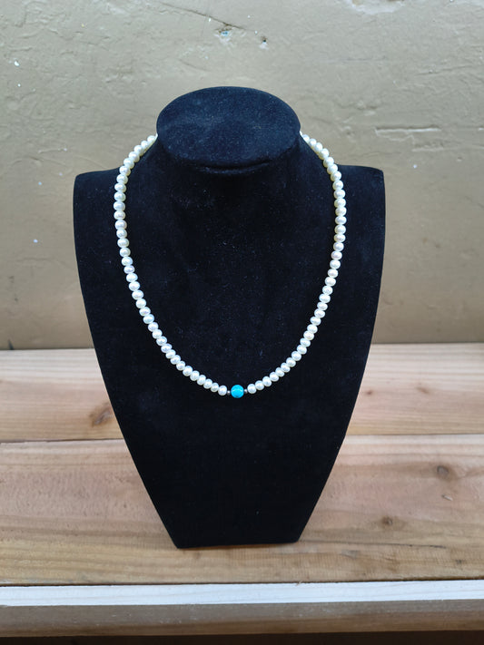 18" Freshwater Pearls Necklace with Single Turquoise